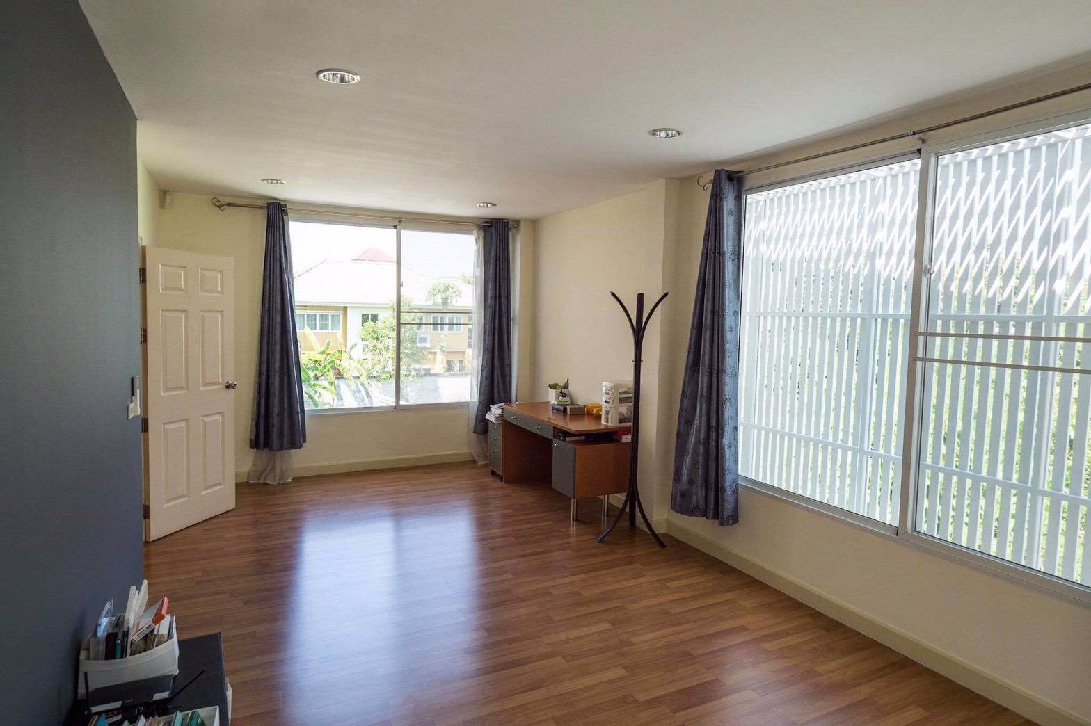 ขาย-townhome-สิรสา-รวม-unit-2-ชั้น-และ-3-ชั้น-เนื้อที่-412-ตารางเมตร-ราคาขาย-9900000-บาท