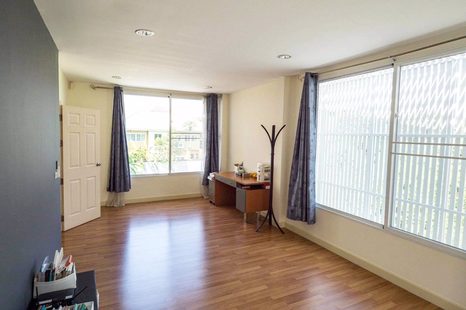 ขาย-townhome-สิรสา-รวม-unit-2-ชั้น-และ-3-ชั้น-เนื้อที่-412-ตารางเมตร-ราคาขาย-9900000-บาท