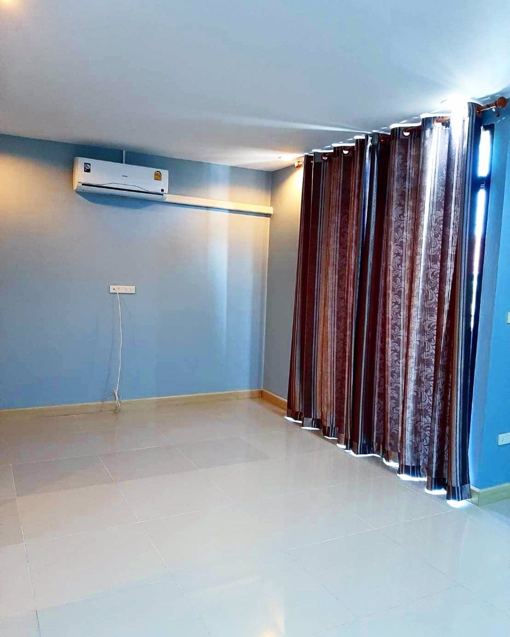 ให้เช่าทาวน์เฮ้าส์ในเมืองพัทยา-เหมาะสำหรับทำออฟฟิศหรือสปา-ติดตลาดน้ำสี่ภาคห่างจากถนนสุขุมวิท-200-ม