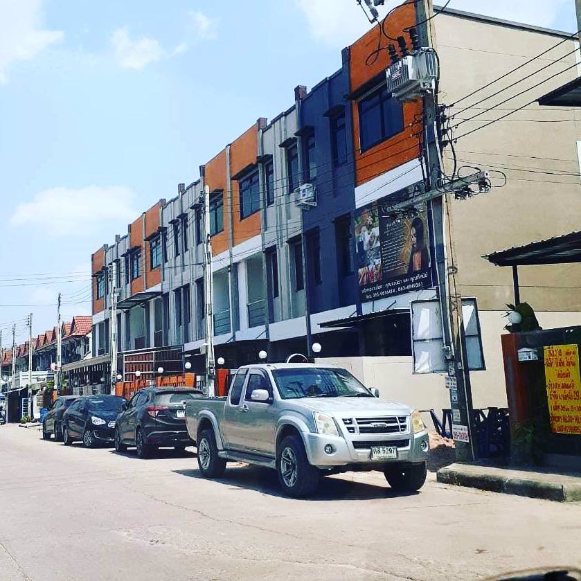 ให้เช่าทาวน์เฮ้าส์ในเมืองพัทยา-เหมาะสำหรับทำออฟฟิศหรือสปา-ติดตลาดน้ำสี่ภาคห่างจากถนนสุขุมวิท-200-ม