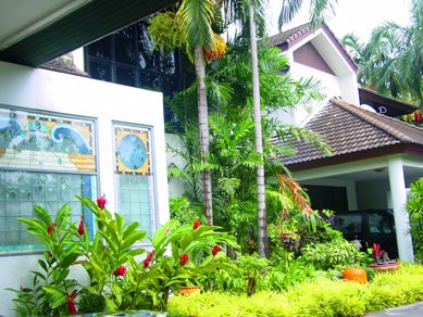 บ้านหรูริมทะเลสาบตกแต่งพร้อมสระว่ายน้ำส่วนตัวล้อมรอบสวนขนาดใหญ่เขียวขจี-เนื้อที่-1154-ตารางวา