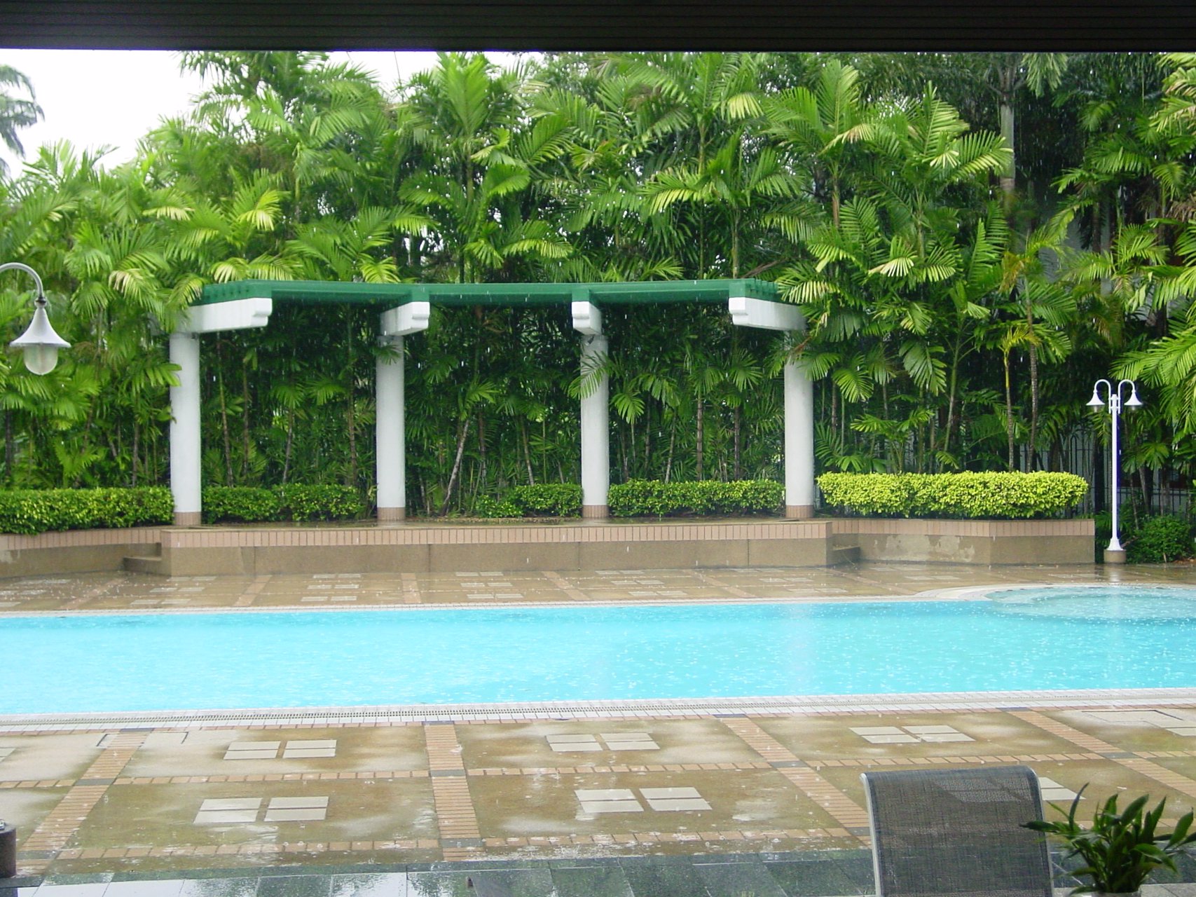 บ้านหรูริมทะเลสาบตกแต่งพร้อมสระว่ายน้ำส่วนตัวล้อมรอบสวนขนาดใหญ่เขียวขจี-เนื้อที่-1154-ตารางวา