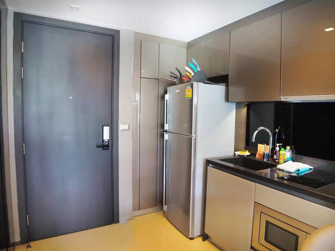 ขายดิแอดเดรสสุขุมวิท-61-ราคา-bht-6900000-4737-sqm-เฟอร์นิเจอร์ครบ-1-ห้องนอน-ห้องนั่งเล่น-1-ห