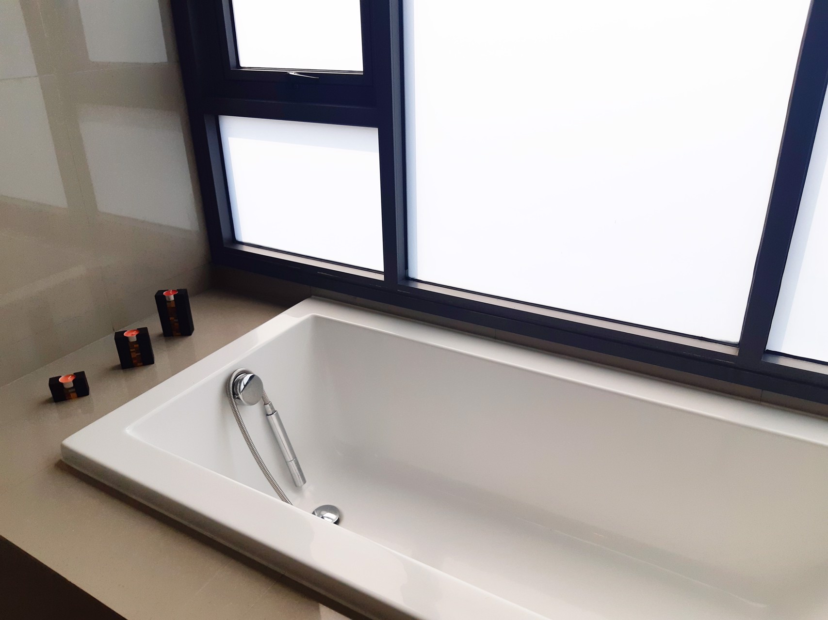 rhythm-sukhumvit-42-คอนโด-ให้เช่า-พื้นที่-7793-ตารางเมตร-นอน-2-ห้องน้ำ-2-พร้อมเฟอร์นิเจอร์