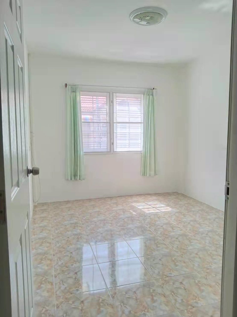 ขายทาวน์เฮ้าส์-เฟื่องฟ้า-15-ซอยมังกร-เทพารักษ์