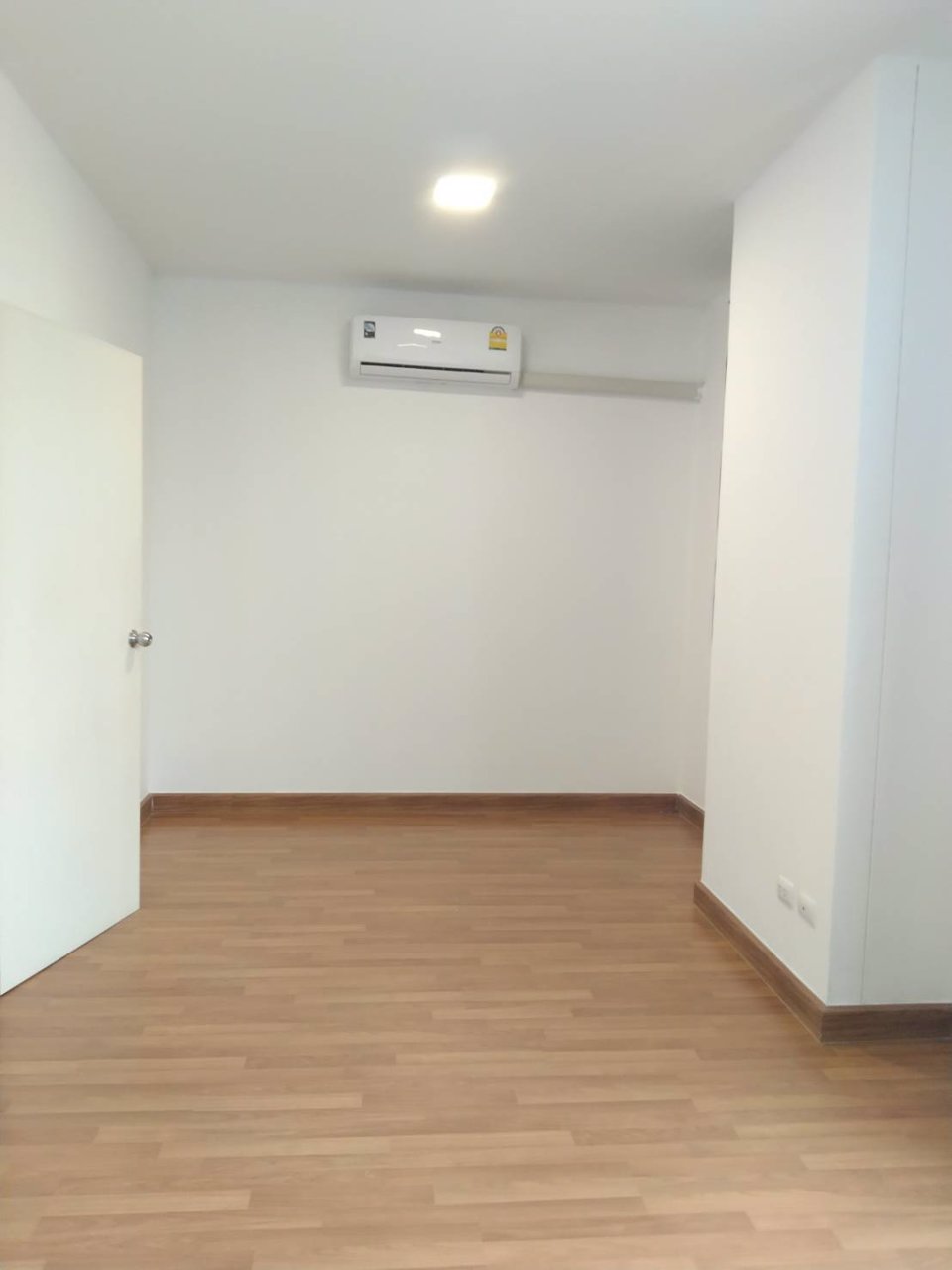 ให้เช่า-ทาวน์โฮมพร้อมโกดัง-ในโครงการ-เดอะ-คอนเนค-สุวรรณภูมิ-4