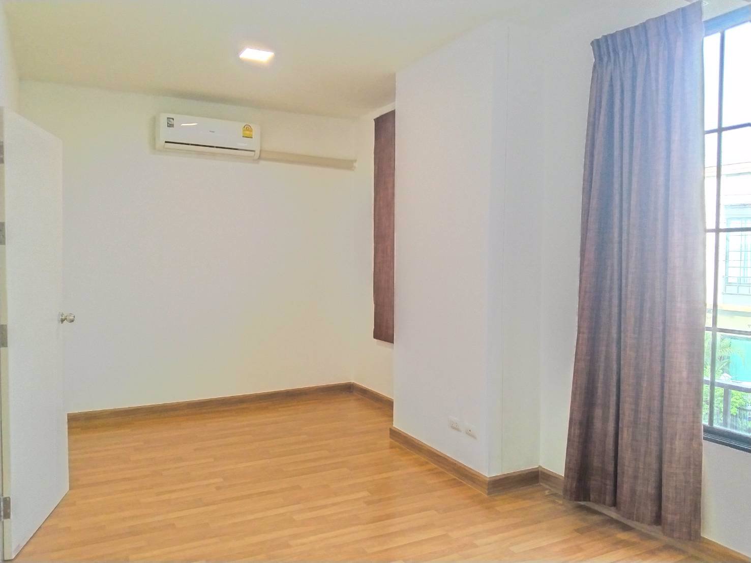 ให้เช่า-ทาวน์โฮมพร้อมโกดัง-ในโครงการ-เดอะ-คอนเนค-สุวรรณภูมิ-4