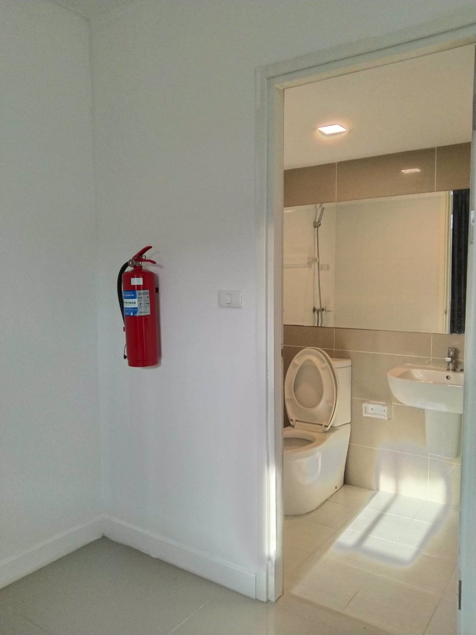 ให้เช่า-ทาวน์โฮมพร้อมโกดัง-ในโครงการ-เดอะ-คอนเนค-สุวรรณภูมิ-4