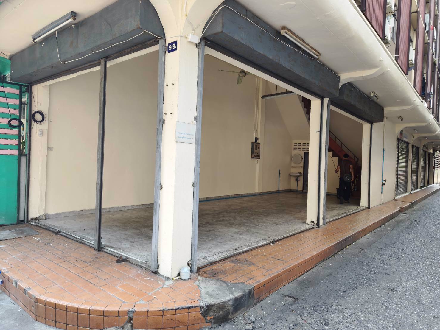 ให้เช่าพื้นที่ขายของ-หรือ-เก็บของ-หรือ-สำนักงาน-ชั้น-1-หอพักโชคดี-จรัญ-53-mrt-บางยี่ขัน