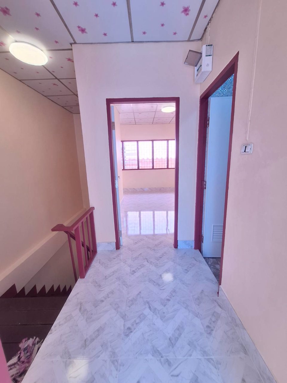 ขายถูกมาก-ทาวน์เฮ้าส์-2-ชั้น-รีโนเวทใหม่หมดทั้งหลัง-ชุมชนประชาสำราญ-คลองสิบสอง-เขตหนองจอก