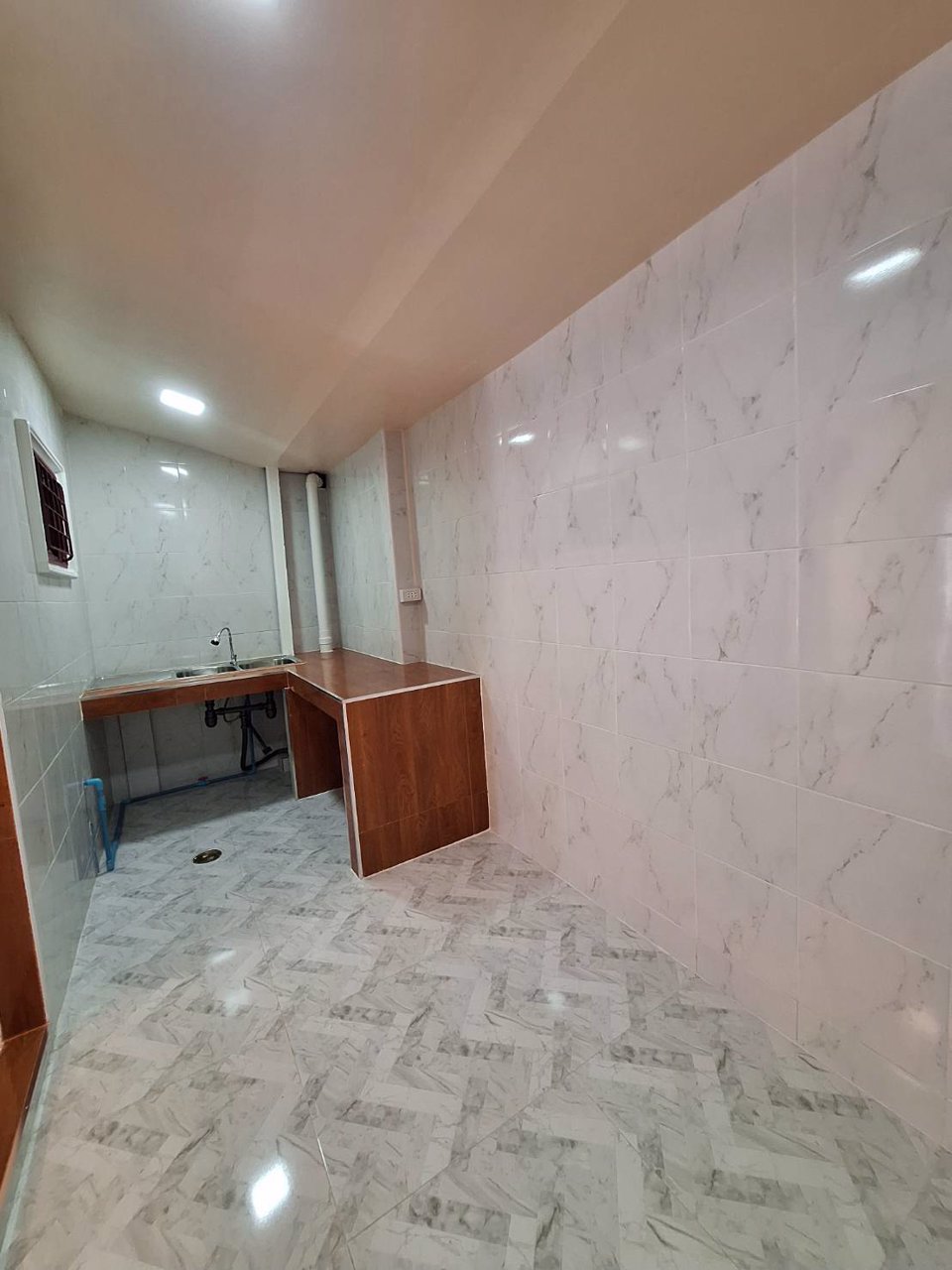 ขายถูกมาก-ทาวน์เฮ้าส์-2-ชั้น-รีโนเวทใหม่หมดทั้งหลัง-ชุมชนประชาสำราญ-คลองสิบสอง-เขตหนองจอก