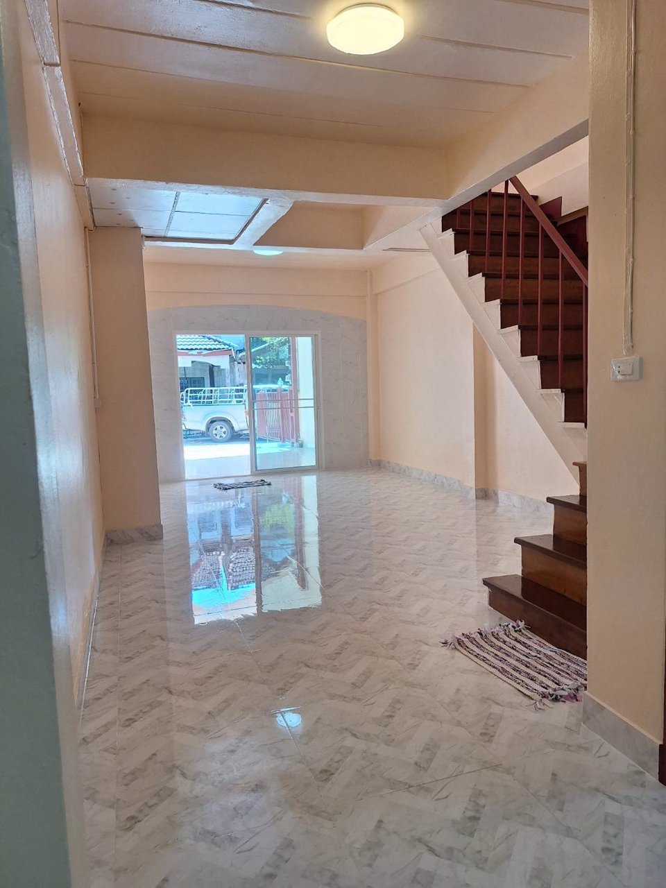 ขายถูกมาก-ทาวน์เฮ้าส์-2-ชั้น-รีโนเวทใหม่หมดทั้งหลัง-ชุมชนประชาสำราญ-คลองสิบสอง-เขตหนองจอก