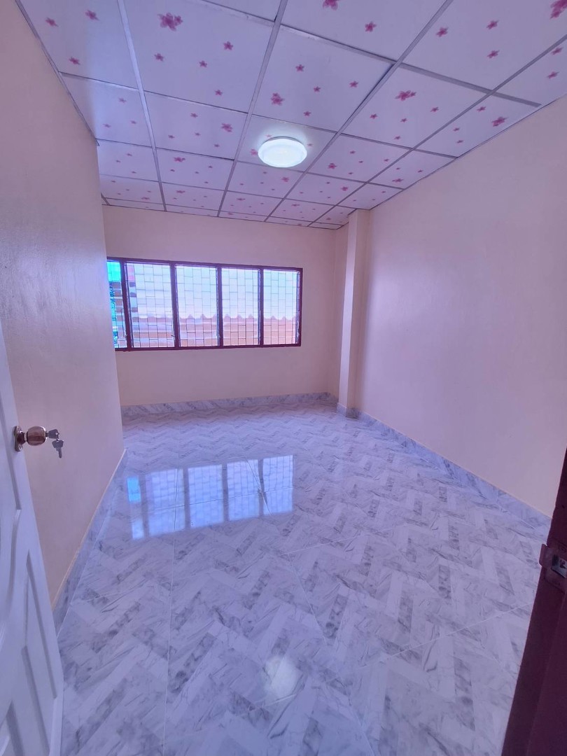 ขายถูก-ทาวน์เฮ้าส์-2-ชั้น-ชุมชนประชาสำราญ-หนองจอก-รีโนเวทใหม่หมดทั้งหลัง