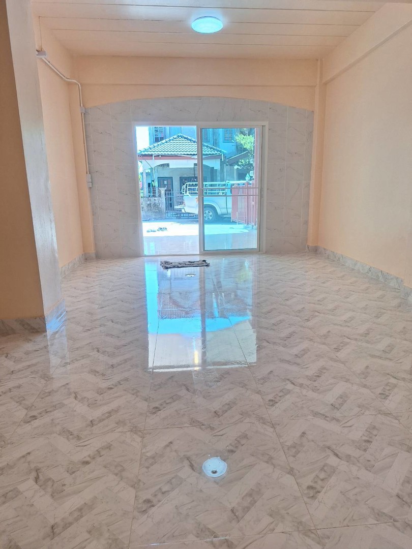 ขายถูก-ทาวน์เฮ้าส์-2-ชั้น-ชุมชนประชาสำราญ-หนองจอก-รีโนเวทใหม่หมดทั้งหลัง