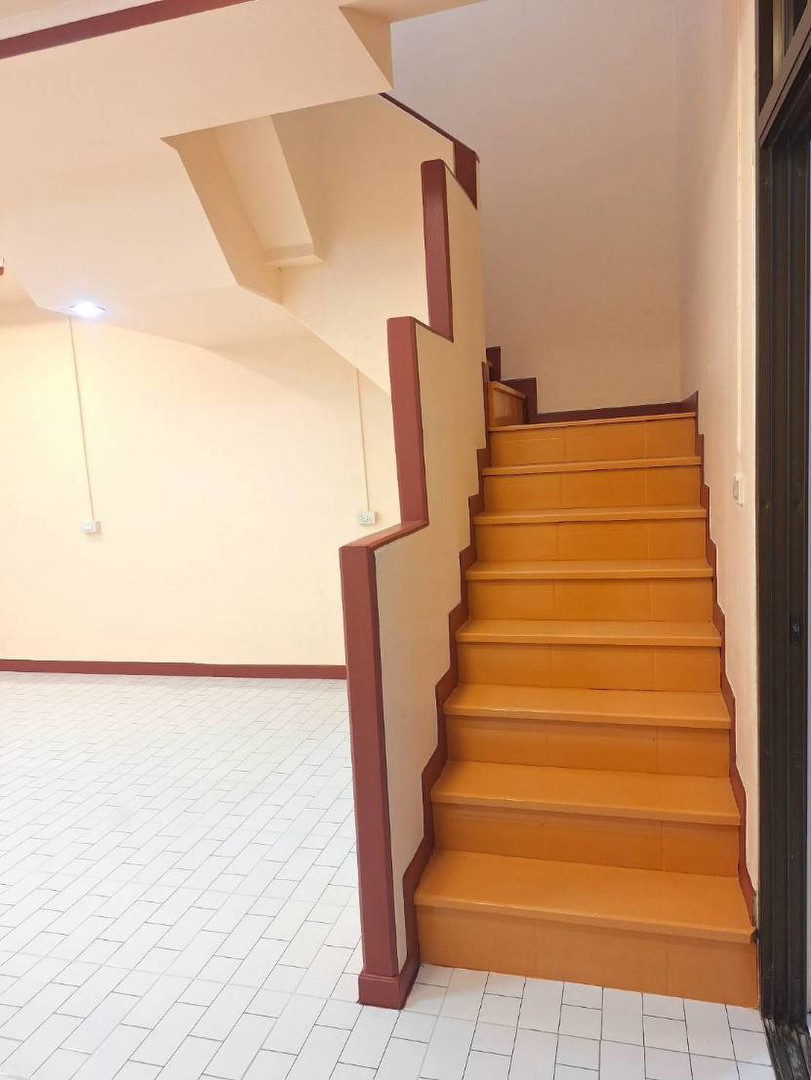 ขายทาวน์เฮ้าส์-หมู่บ้านทาวน์แอนด์คันทรี-หนองจอก-รีโนเวทใหม่ทั้งหลัง-พร้อมอยู่