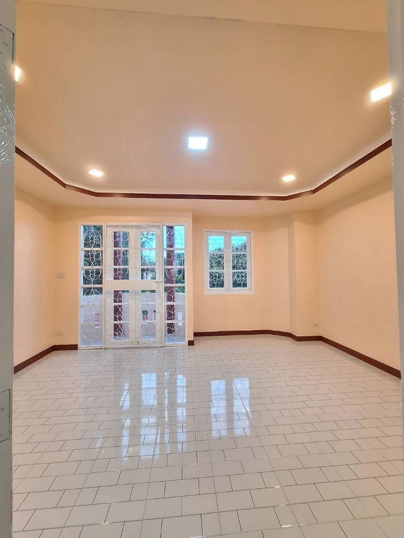 ขายทาวน์เฮ้าส์-หมู่บ้านทาวน์แอนด์คันทรี-หนองจอก-รีโนเวทใหม่ทั้งหลัง-พร้อมอยู่