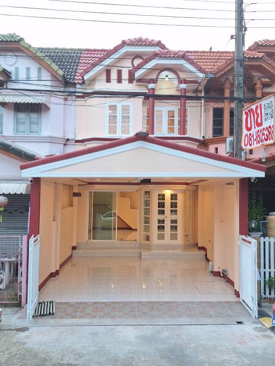 ขายทาวน์เฮ้าส์-หมู่บ้านทาวน์แอนด์คันทรี-หนองจอก-รีโนเวทใหม่ทั้งหลัง-พร้อมอยู่