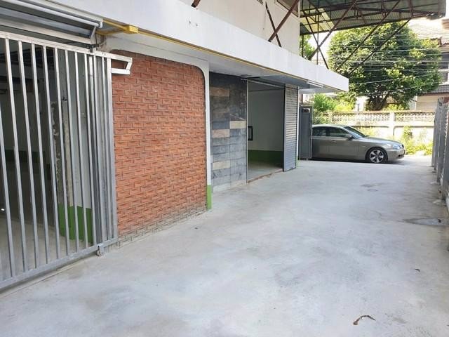 ให้เช่าบ้านเดี่ยวพร้อมโกดังซอยลาดพร้าว-51ใกล้โชคชัย4