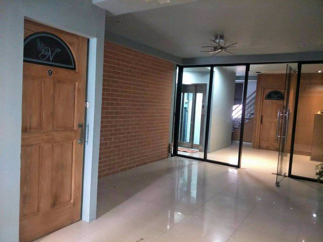 ให้เช่าอาคารพาณิชย์พร้อมลิฟท์ใกล้mrtรัชดาเหมาะสำหรับทำคลีนิคความงาม-สปา-ร้านตัดผม