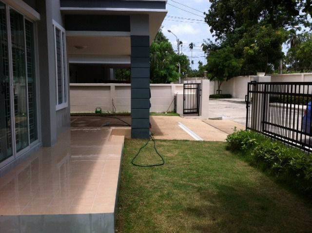 ให้เช่าบ้านเดี่ยวใกล้mrtไทรม้าบ้านหลังมุม