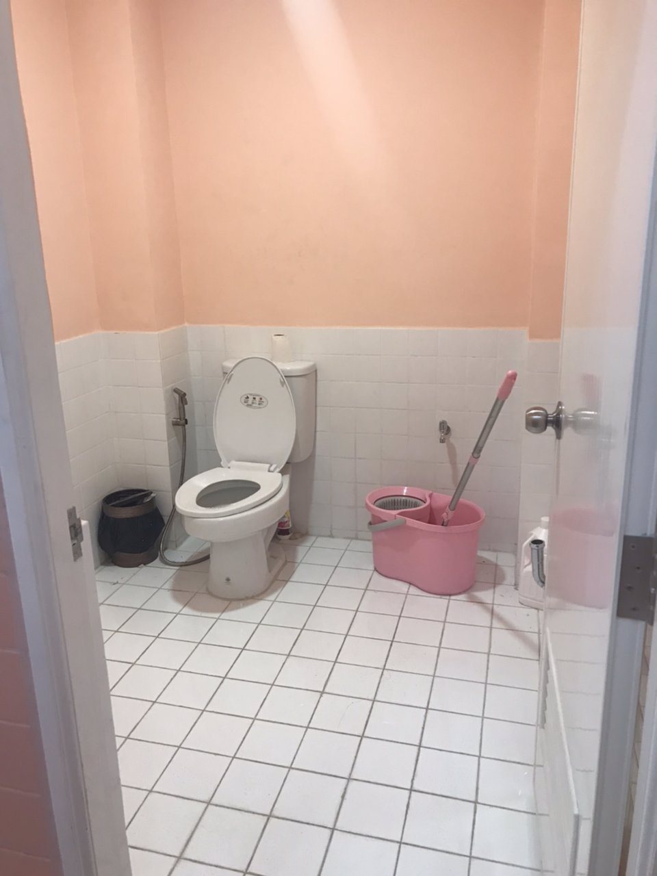 ให้เช่าตึกแถว3ชั้นพร้อมดาดฟ้าห้องมุมใกล้btsพระโขนง-ติดถนนพระราม4