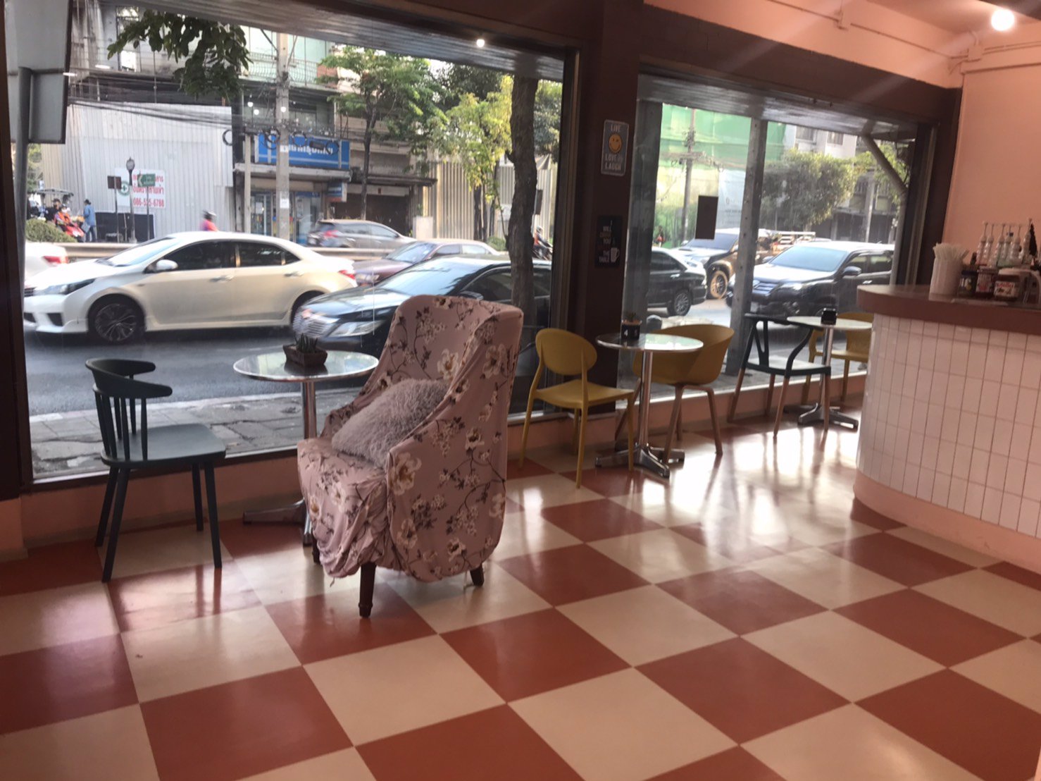 ให้เช่าตึกแถว3ชั้นพร้อมดาดฟ้าห้องมุมใกล้btsพระโขนง-ติดถนนพระราม4