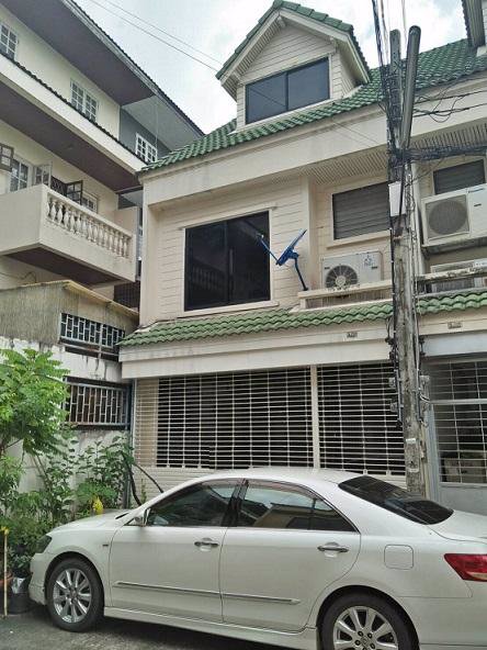 ให้เช่าทาวน์โฮม-3ชั้น-ซอยลาดพร้าว69-บ้านรีโนเวทใหม่-ใกล้เลียบด่วน-ใกล้บิ๊กซีลาดพร้าว