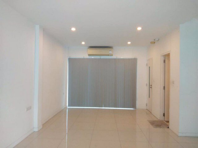 ให้เช่าทาวน์โฮม3-ชั้น-ซอยลาดพร้าว21-ใกล้mrtลาดพร้าว-อยู่ตรงข้ามลุมพินีไนท์พลาซ่า