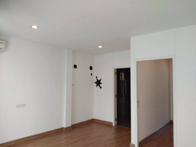 ให้เช่าทาวน์โฮม3-ชั้น-ซอยลาดพร้าว21-ใกล้mrtลาดพร้าว-อยู่ตรงข้ามลุมพินีไนท์พลาซ่า