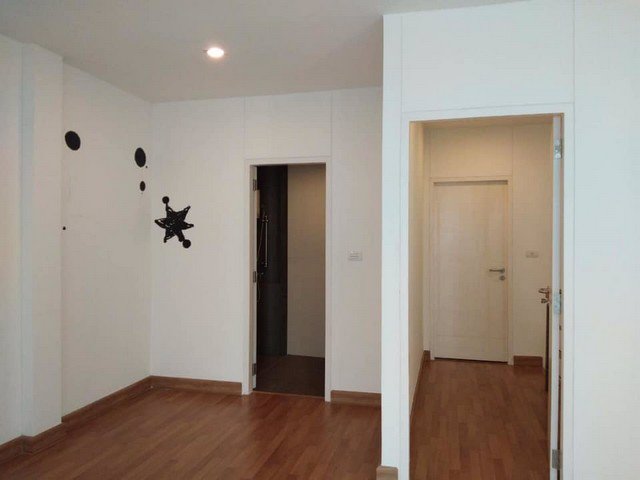 ให้เช่าทาวน์โฮม3-ชั้น-ซอยลาดพร้าว21-ใกล้mrtลาดพร้าว-อยู่ตรงข้ามลุมพินีไนท์พลาซ่า