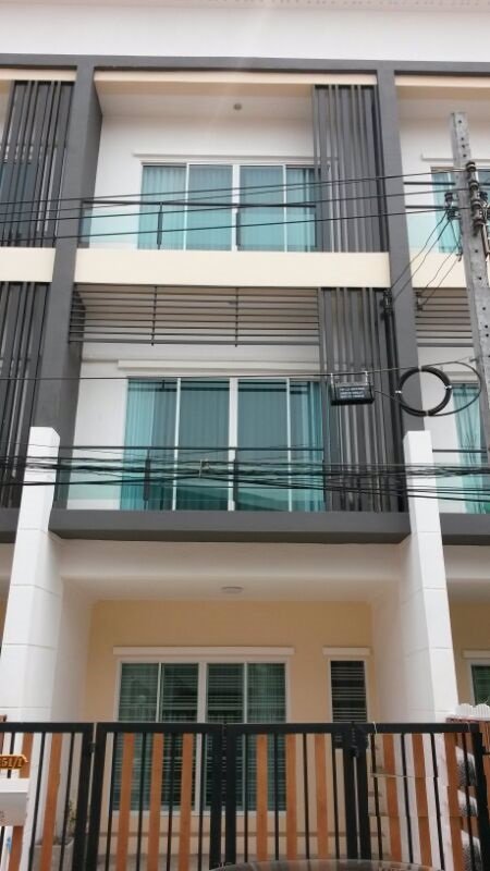ให้เช่าทาวน์โฮม-3ชั้นลาดพร้าว110-ย่านทาวน์อินทาวน์เหมาะสำหรับอยู่อาศัย