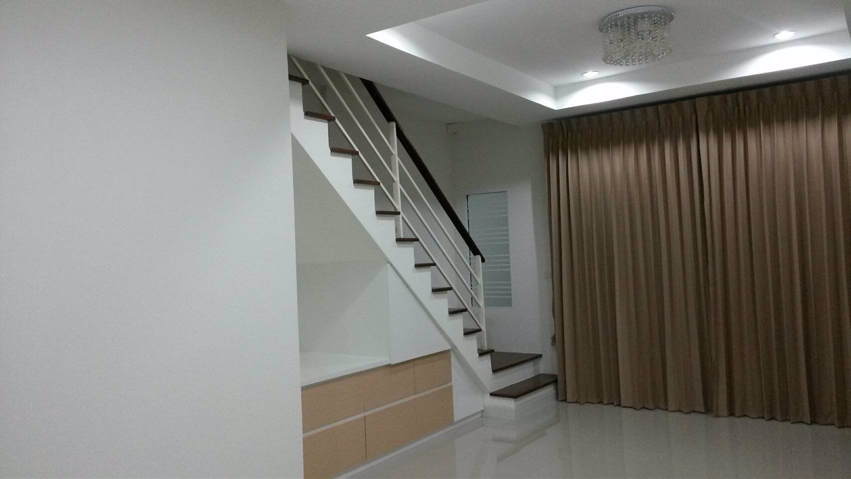 ให้เช่าทาวน์โฮม-3ชั้นลาดพร้าว110-ย่านทาวน์อินทาวน์เหมาะสำหรับอยู่อาศัย