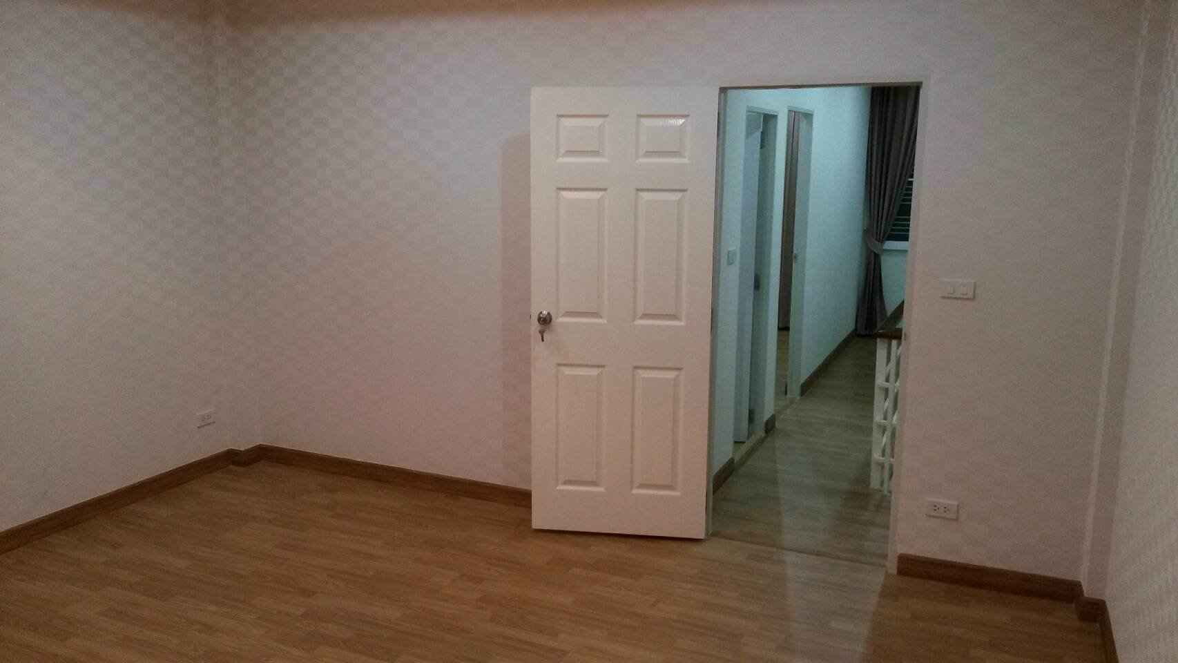 ให้เช่าทาวน์โฮม-3ชั้นลาดพร้าว110-ย่านทาวน์อินทาวน์เหมาะสำหรับอยู่อาศัย