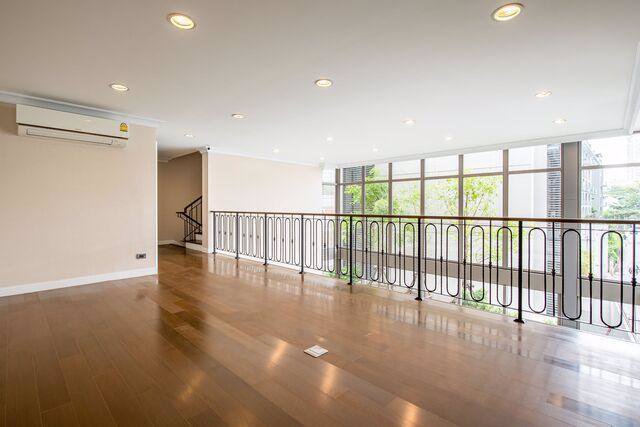 ให้เช่าทาวน์โฮมใกล้btsพร้อมพงษ์และbtsทองหล่อพร้อมสระว่ายน้ำส่วนตัวและลิฟท์