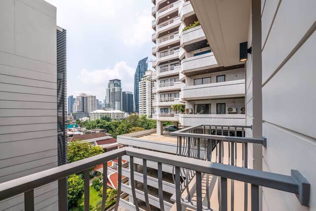 ให้เช่าทาวน์โฮมใกล้btsพร้อมพงษ์และbtsทองหล่อพร้อมสระว่ายน้ำส่วนตัวและลิฟท์