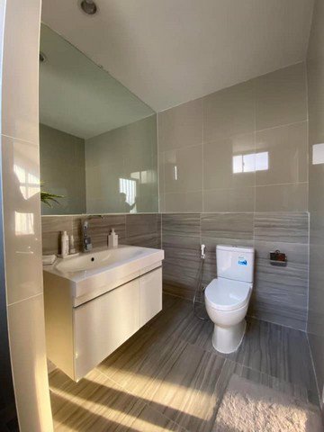 ให้เช่าบ้านเดี่ยว2ชั้นถนนพระราม-9-ติดห้าง-the-nine-เฟอร์นิเจอร์ครบ-พร้อมเข้าอยู่