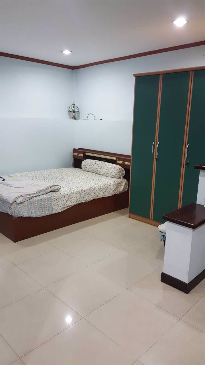 ให้เช่าทาวเฮาส์-2-ชั้น-พร้อมเฟอร์นิเจอร์เข้าอยู่ได้เลย-หมู่บ้านวัฒนา-ซอยสาธุประดิษฐ์15-ใจกลางเมือง