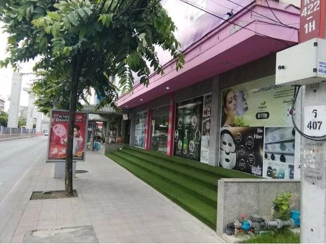 ให้เช่าอาคารพาณิชย์-5-คูหา-5-ชั้น-ติดถนนลาดพร้าว-ใกล้เดอะมอลล์บางกะปิ-เหมาะสำหรับทำโชว์รูมหรือคลีนิค