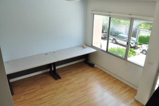 ให้เช่าทาวน์โฮม-3-ชั้น-ซอยลาดพร้าว101-รีโนเวทใหม่-หมู่บ้านทาวน์พลัส-พร้อมเฟอร์นิเจอร์