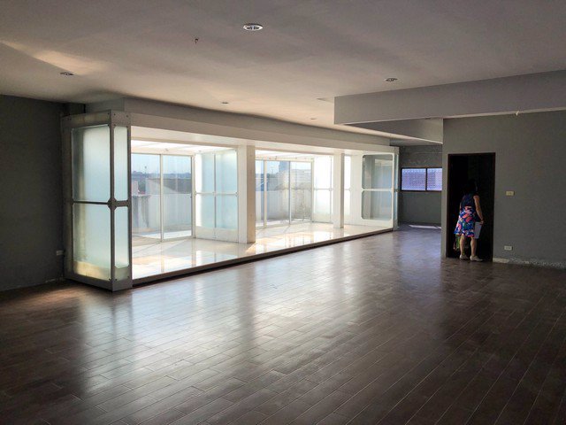 ให้เช่าออฟฟิศสำนักงาน-4-ชั้น-พร้อมโกดังเก็บสินค้า-ขนาด-700-ตารางวา-ติดถนนกรุงเทพกรีฑา-7