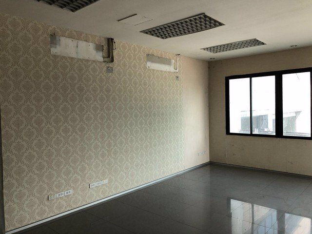 ให้เช่าออฟฟิศสำนักงาน-4-ชั้น-พร้อมโกดังเก็บสินค้า-ขนาด-700-ตารางวา-ติดถนนกรุงเทพกรีฑา-7