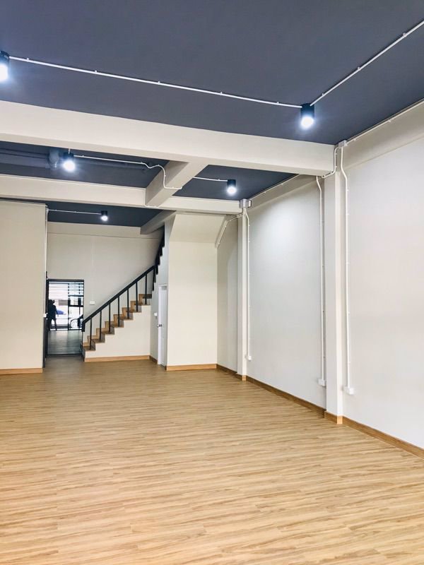 ให้เช่าทาวน์โฮมรีโนเวทใหม่-ย่านเหม่งจ๋าย-ใกล้สำนักงานเขตห้วยขวาง