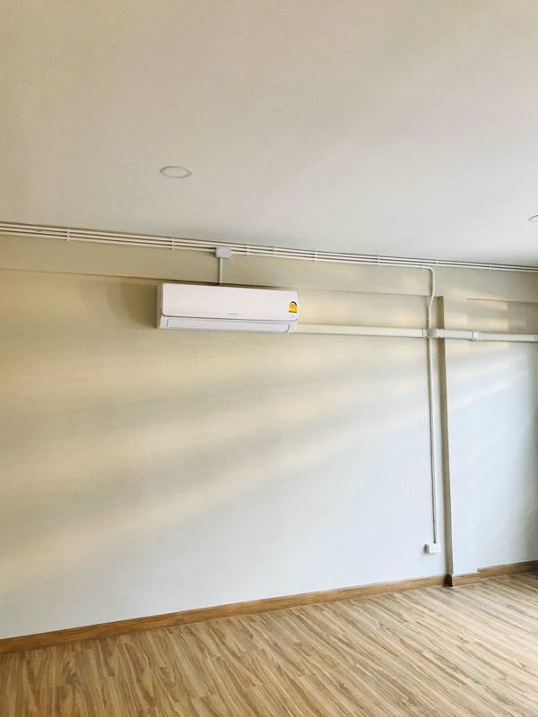 ให้เช่าทาวน์โฮมรีโนเวทใหม่-ย่านเหม่งจ๋าย-ใกล้สำนักงานเขตห้วยขวาง