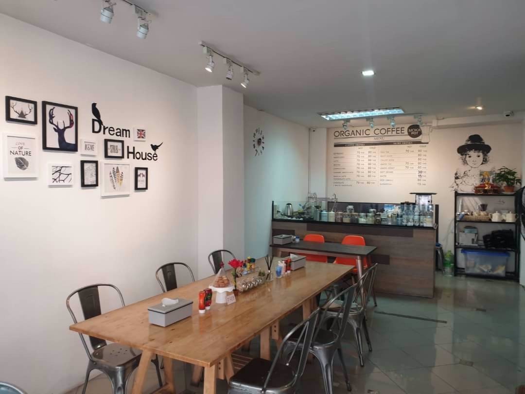 ด่วน-เซ้งโฮลเทลพร้อมร้านอาหารย่านถนนข้าวสาร-สภาพพร้อมดำเนินกิจการทันที