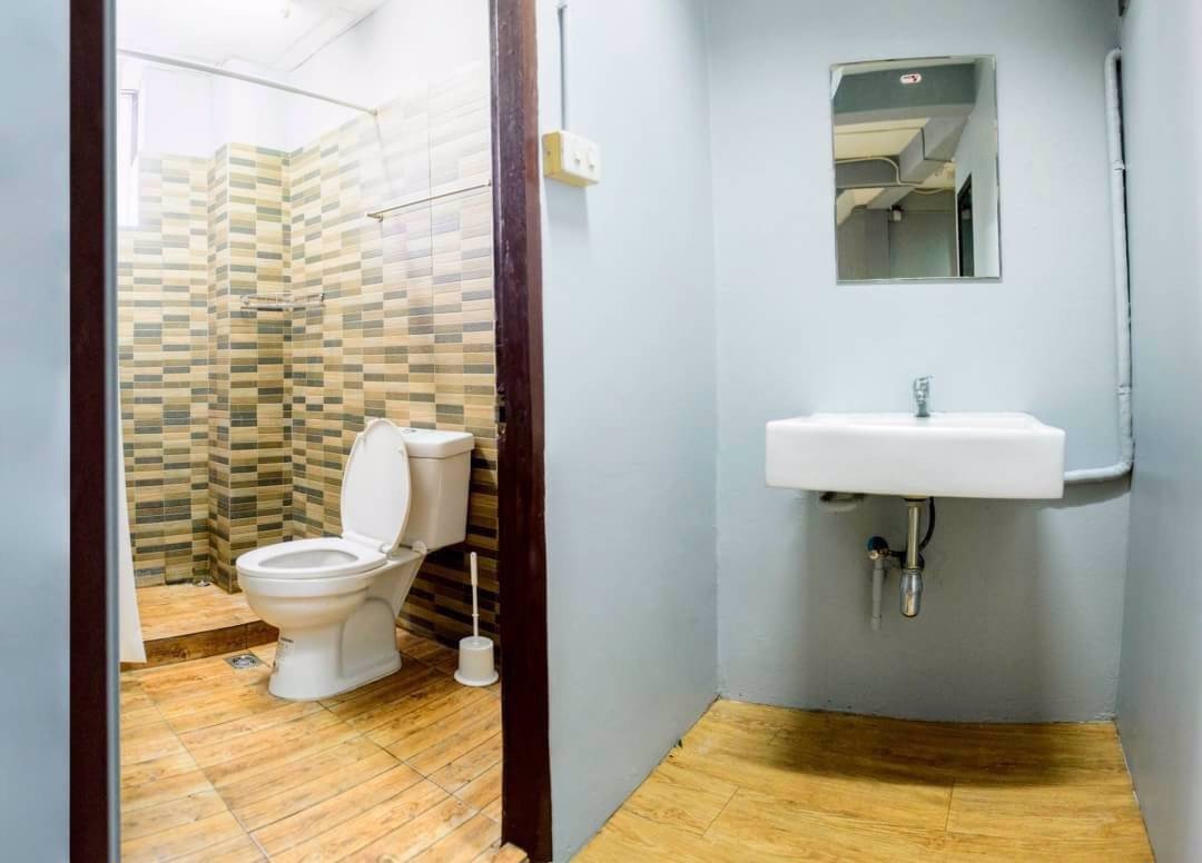 ด่วน-เซ้งโฮลเทลพร้อมร้านอาหารย่านถนนข้าวสาร-สภาพพร้อมดำเนินกิจการทันที