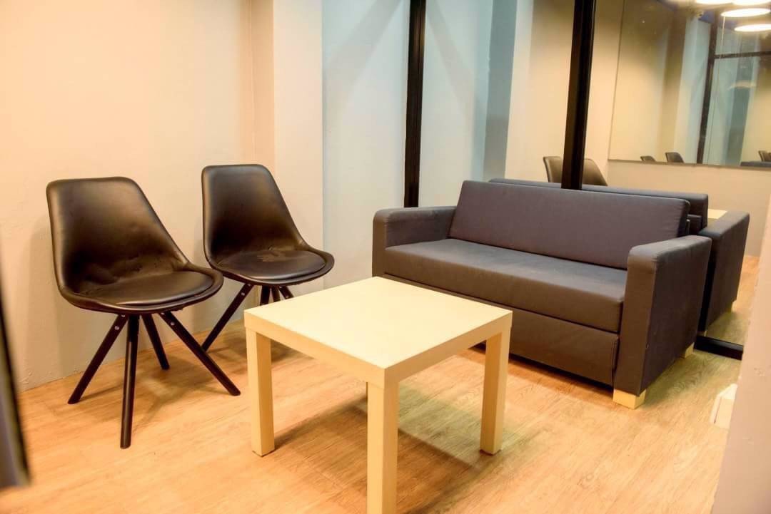 ด่วน-เซ้งโฮลเทลพร้อมร้านอาหารย่านถนนข้าวสาร-สภาพพร้อมดำเนินกิจการทันที