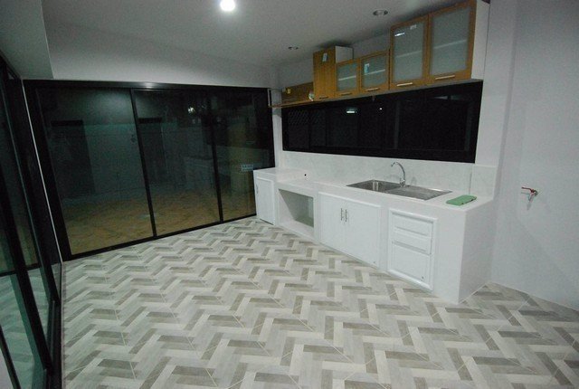 ให้เช่าบ้านเดี่ยว-2-ชั้น-มีพื้นที่-ย่านโชคชัย-4-เหมาะทำโฮมออฟฟิศหรือพักอาศัย