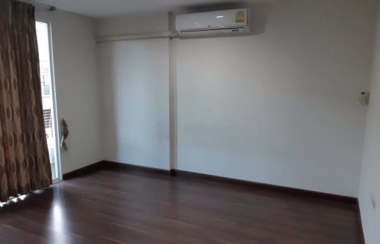 ให้เช่าทาวเฮาส์-3-ชั้น-ใกล้เมเจอร์รัชโยธิน-โครงการ-ลุมพินี-ทาวน์-เพลส-รัชโยธิน-เสนา