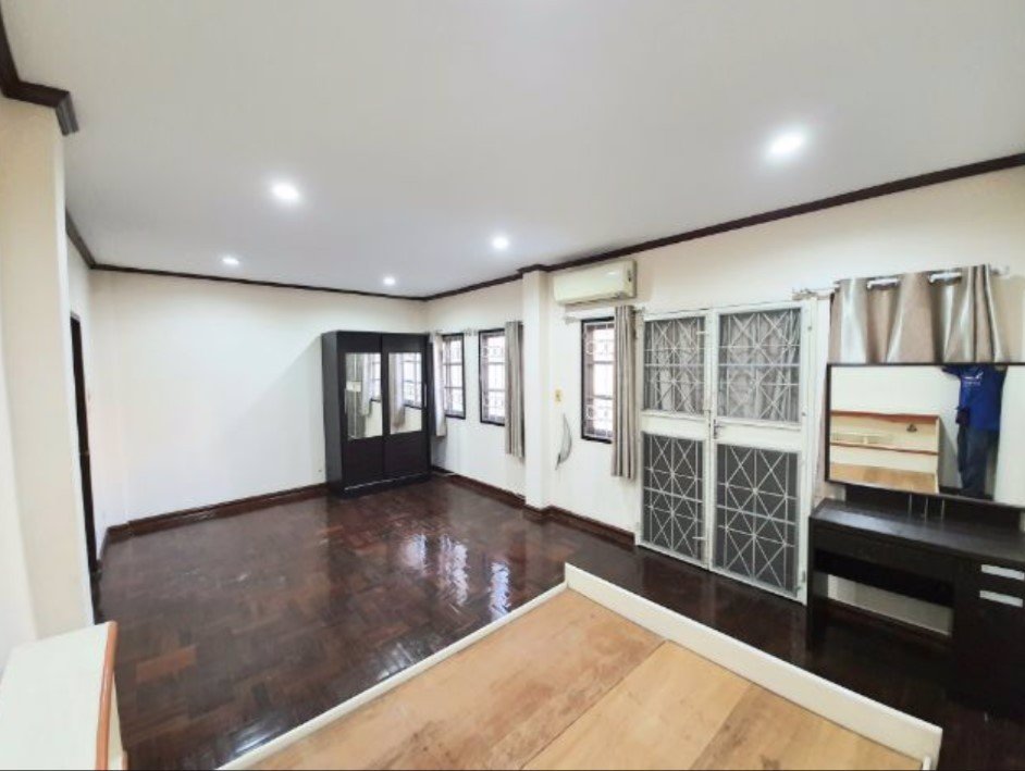 ให้เช่าทาวน์โฮม-ซอยปรีดีพนมยงค์-13-ใกล้-สถานีรถไฟฟ้า-bts-พระโขนง