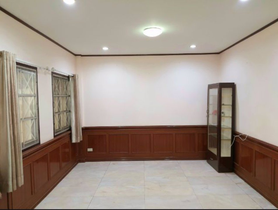 ให้เช่าทาวน์โฮม-ซอยปรีดีพนมยงค์-13-ใกล้-สถานีรถไฟฟ้า-bts-พระโขนง